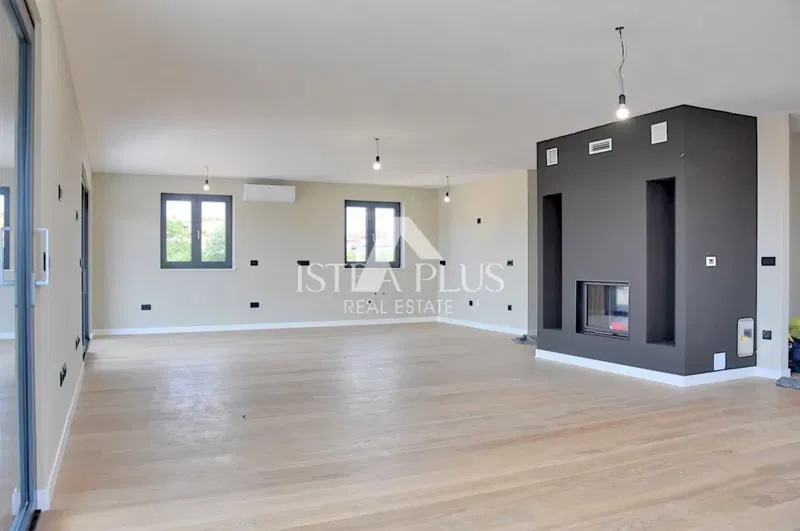 Attico esclusivo con vista su Parenzo e sul mare, 5 camere da letto e garage – 3