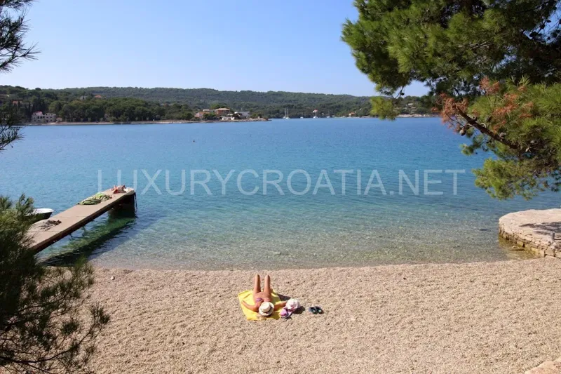 Croazia Isola di Šolta Maslinica terreno edificabile con vista mare in vendita – 3