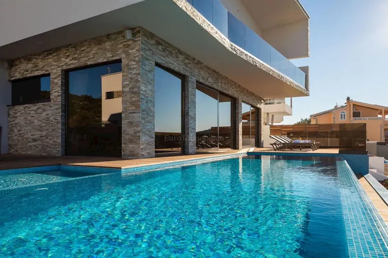 Luxuriously furnished villa with beautiful sea views – 2
