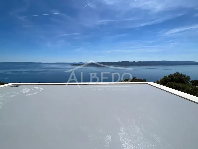 Luksuzna vila s bazenom s pogledom na more u Brelima