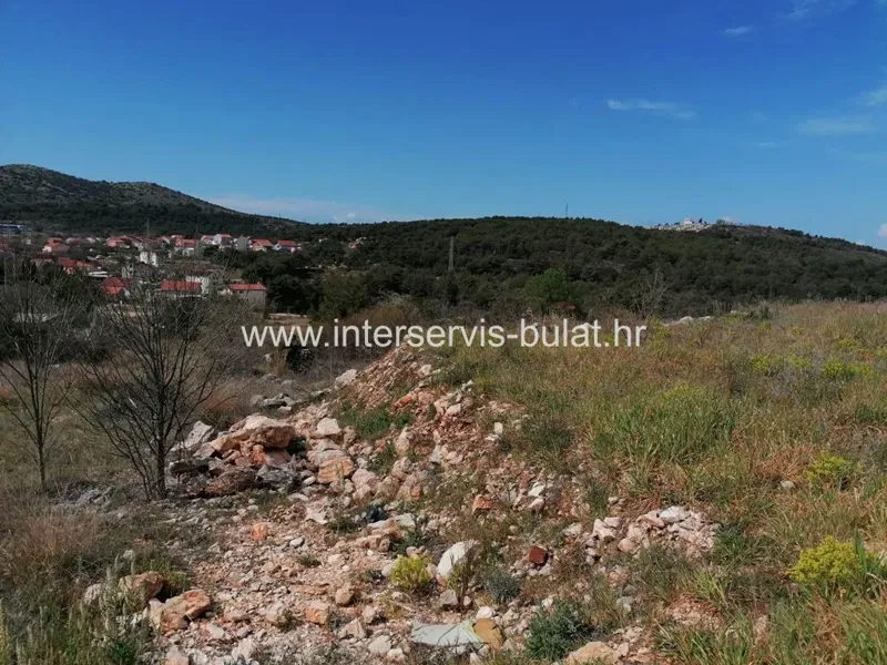 .::: Land in an industrial zone with a building permite :::. – 2