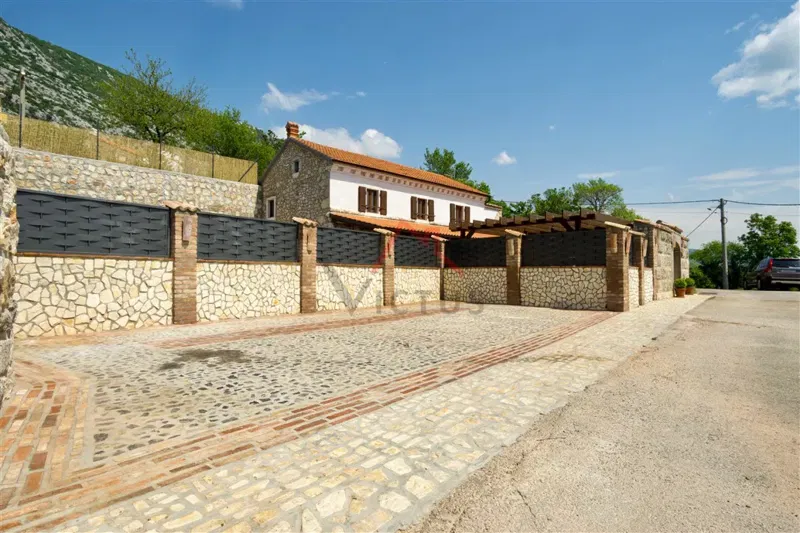 ENTROTERRA DI CRIKVENICA, casa in pietra con piscina – 3