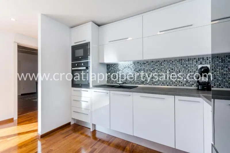 Brac, villa for sale, 990.000 € – 3