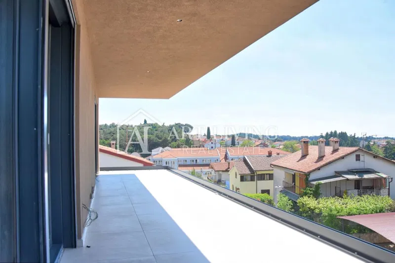 Poreč, Luksuzni penthouse v novogradnji 500 m od morja – 2