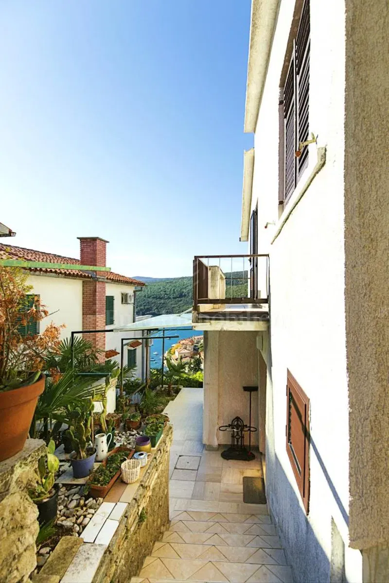Beautiful semi-detached house with fantastic sea views – 3