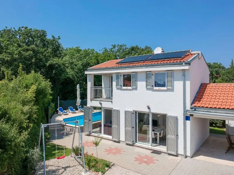 Beautiful house with two residential units and a swimming pool – 2
