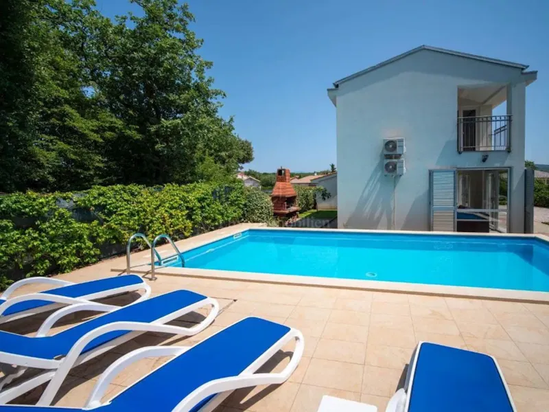 Beautiful house with two residential units and a swimming pool – 3