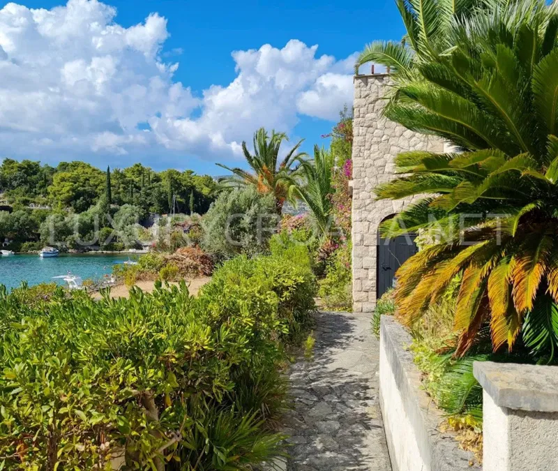 Villa on the island of Korčula with boat mooring for sale – 3