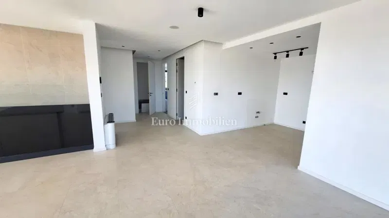 Luxury apartment with pool and roof terrace – 3
