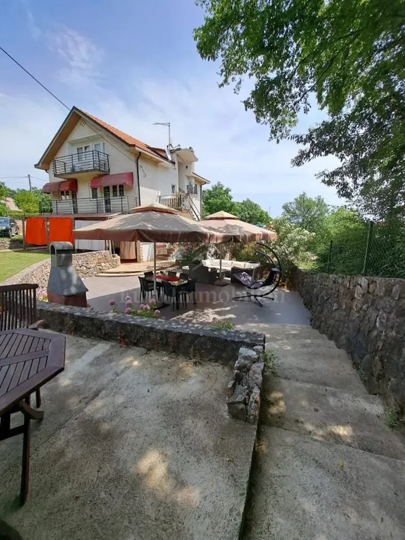 Beautiful house with 4 residential units, Vrbnik – 2