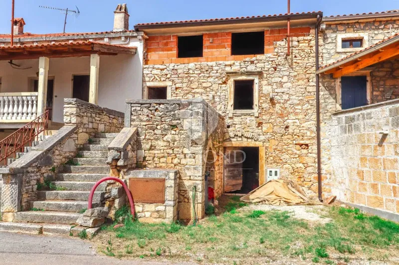 Parenzo, dintorni, casa a schiera da ristrutturare in ottima posizione – 3