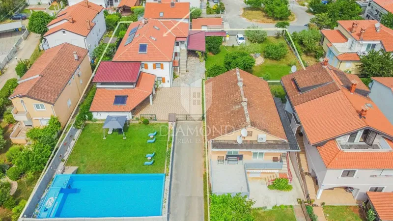 Umago, casa con un bellissimo giardino e piscina! – 3
