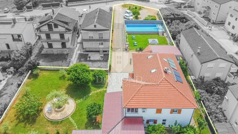 Umago, casa con un bellissimo giardino e piscina! – 2