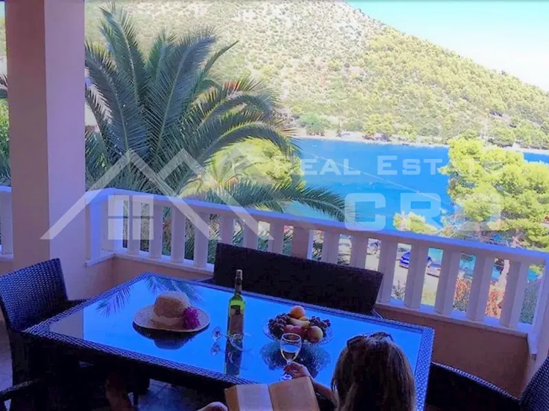 Trogir properties - Large apartment villa with a swimming pool, in the immediate vicinity of the sea and a beach, Trogir area, for sale – 2