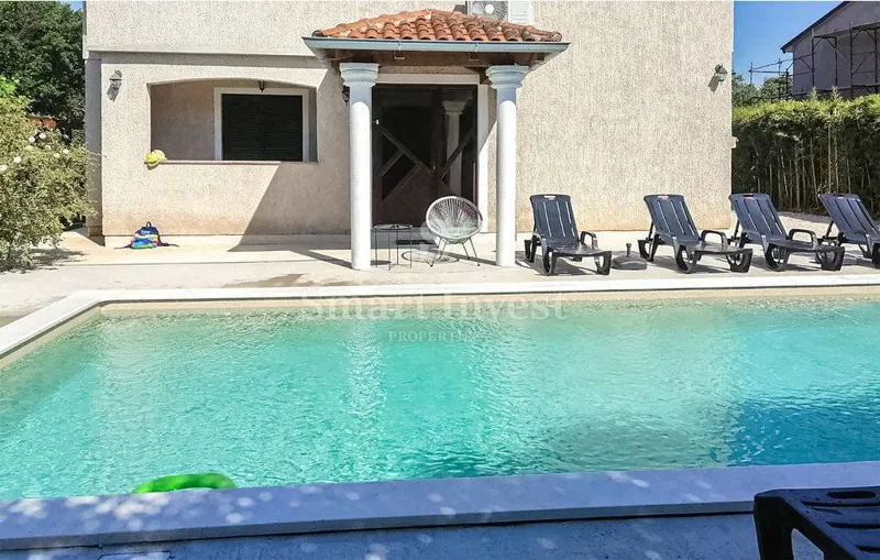 POREČ vicinity, DETACHED HOUSE WITH 3 APP AND POOL, 4 km to the sea – 2