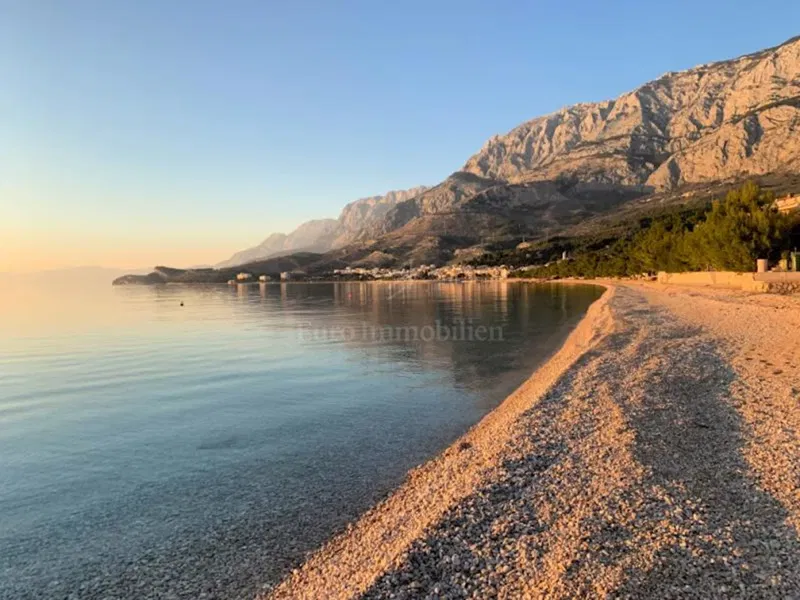TUČEPI PLAŽA!!! Stan u Tučepima prvi red do mora