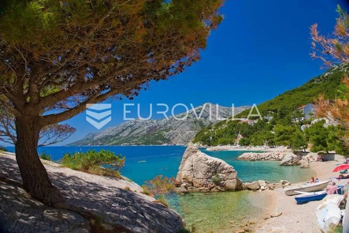 Brela - prekrasna vila s 20 soba i restoranom blizu mora