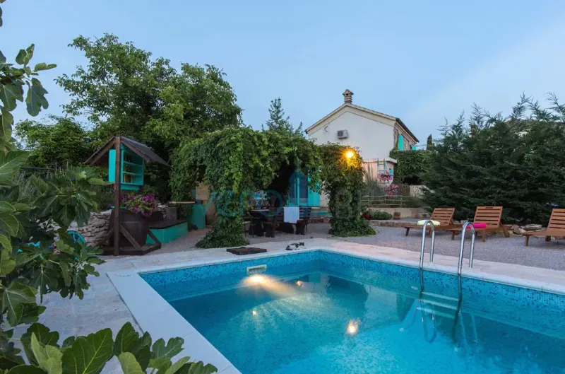 Dobrinj, zona più ampia, casa in pietra con piscina e edificio ausiliario in una posizione tranquilla – 2