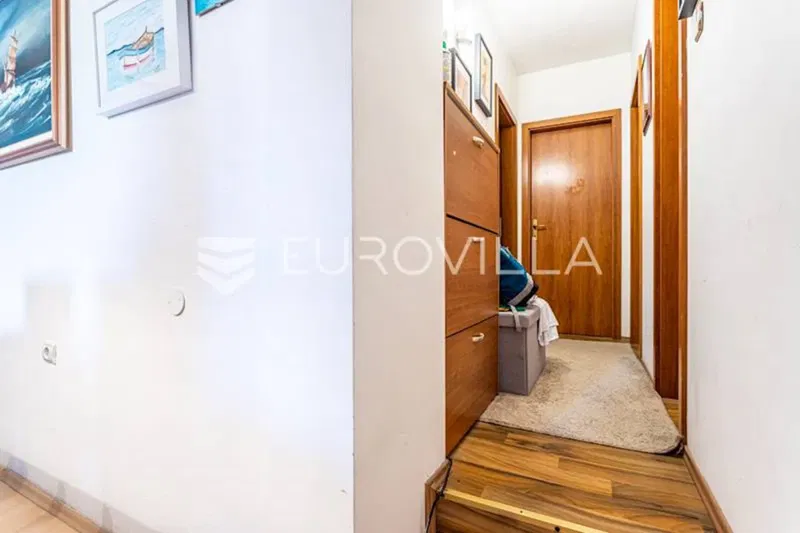 Trogir, house on three floors with a courtyard and sea view – 2