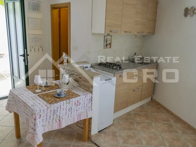 Brac properties - Apartment villa with a beautiful courtyard boasting sea views, for sale – 3