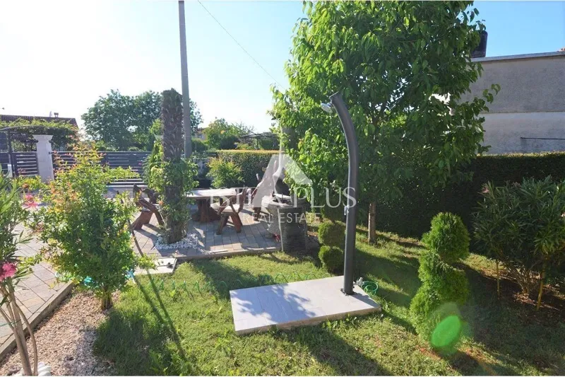 Casa a un piano con giardino paesaggistico e piscina! – 3