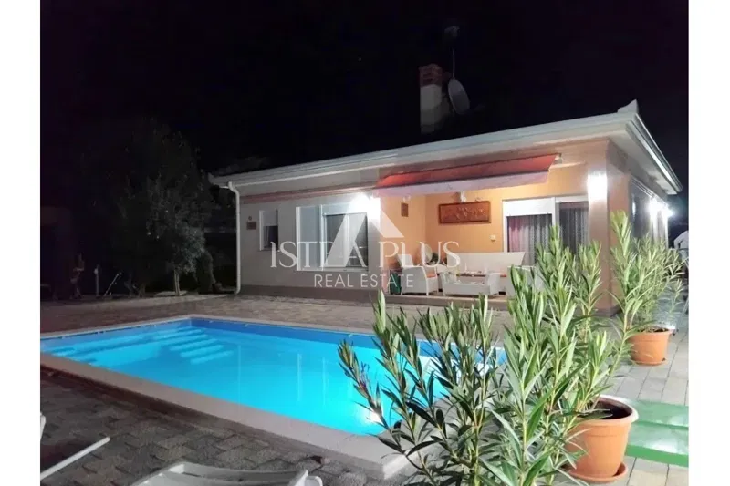 Casa a un piano con giardino paesaggistico e piscina! – 2