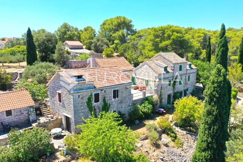 Vis, estate with Dalmatian stone houses – 3