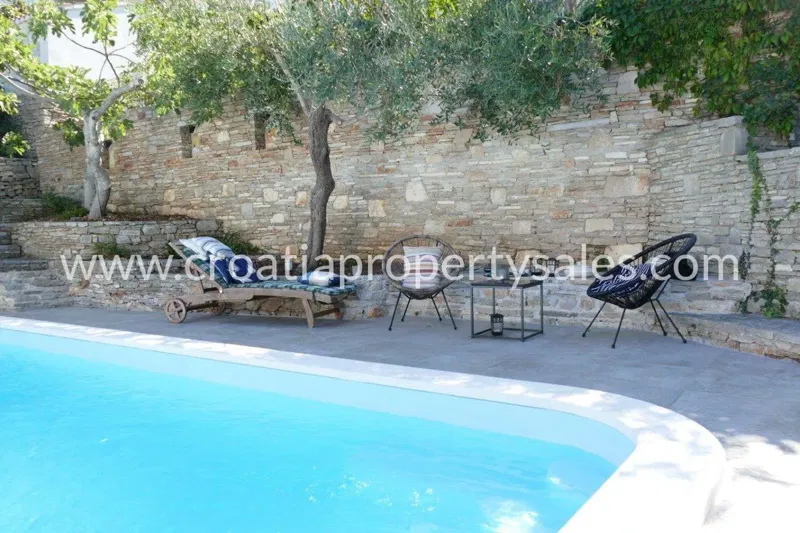 Brac, house for sale, 960.000 € – 2
