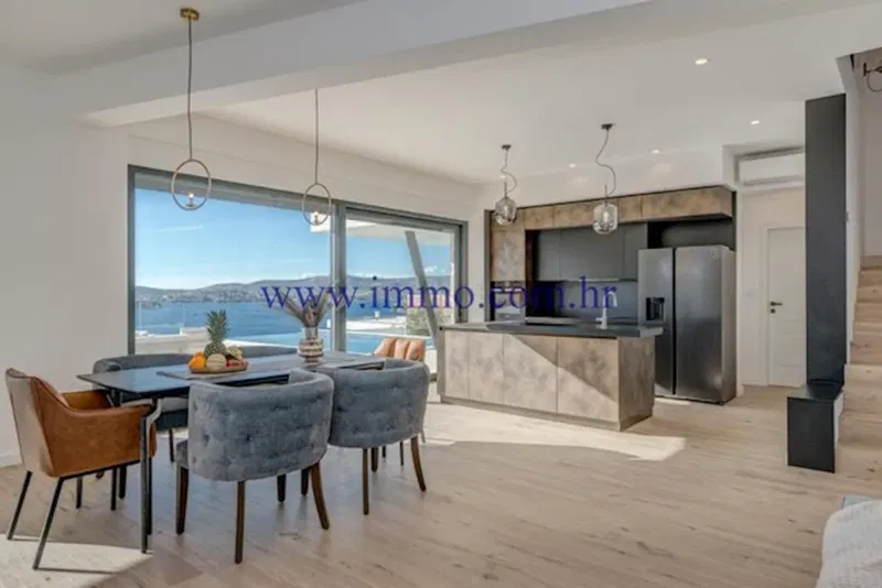 NEW URBAN VILLA WITH POOL AND SEA VIEW – 3