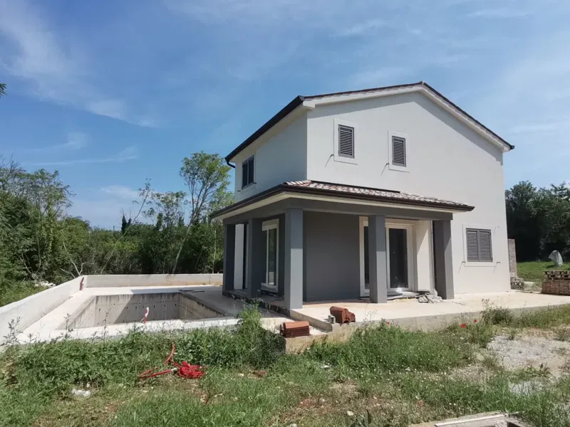 Z-625 Samostojeći rohbau na mirnoj poziciji