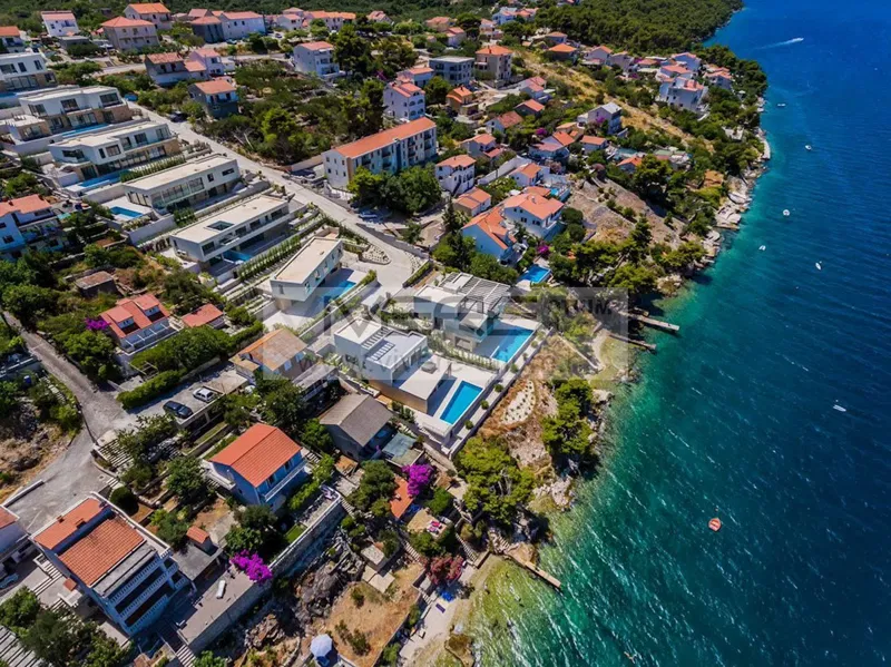 A refreshing dip into a rarified lifestyle – Villa 4 – 3