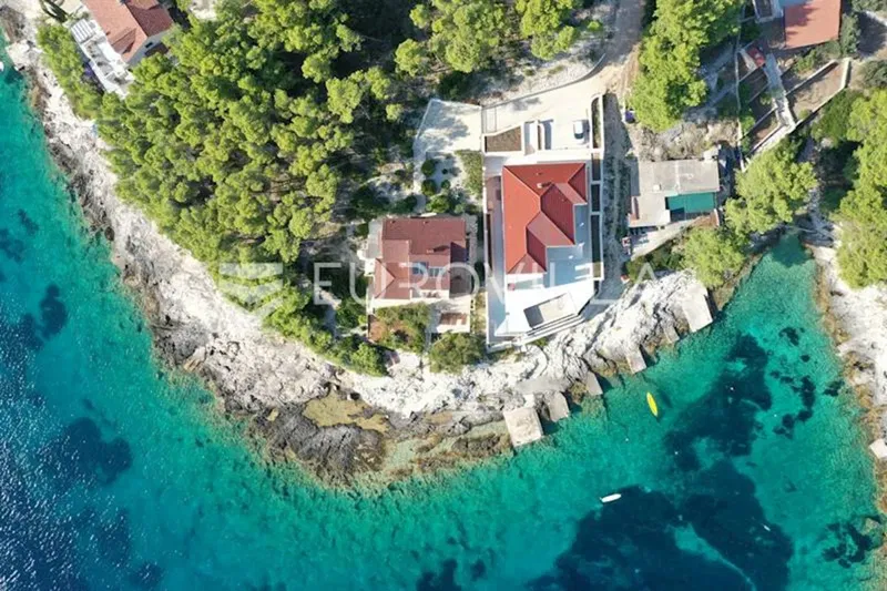 Korčula, nice house in the first row to the sea, 250 m² – 2