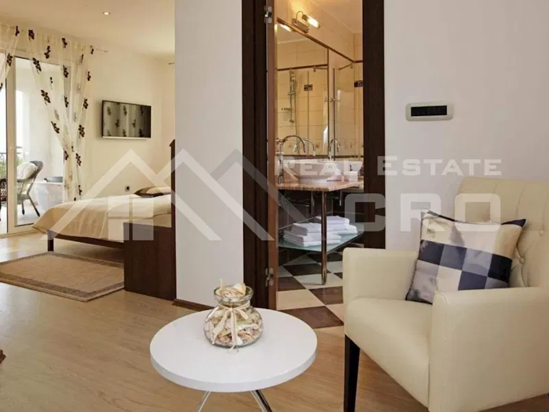 Ingatlanok Brač - Luxusosan berendezett villa csendes környezetben, gyönyörű tengerre néző kilátással, eladó – 3