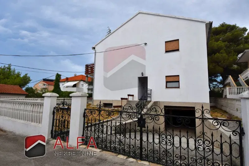 Croazia, Vodice, grande casa familiare in vendita vicino al mare – 2