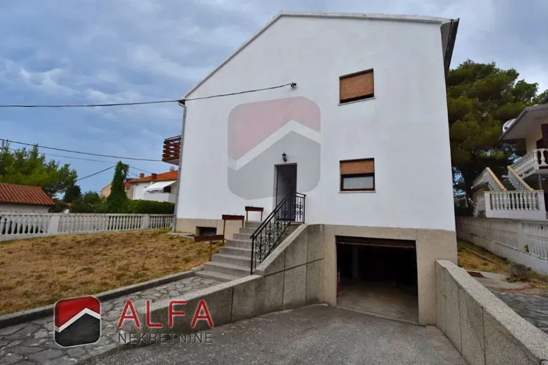 Croazia, Vodice, grande casa familiare in vendita vicino al mare – 3