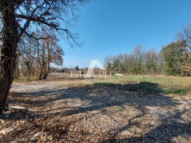 Building + agricultural land in the vicinity of Lovreč – 2