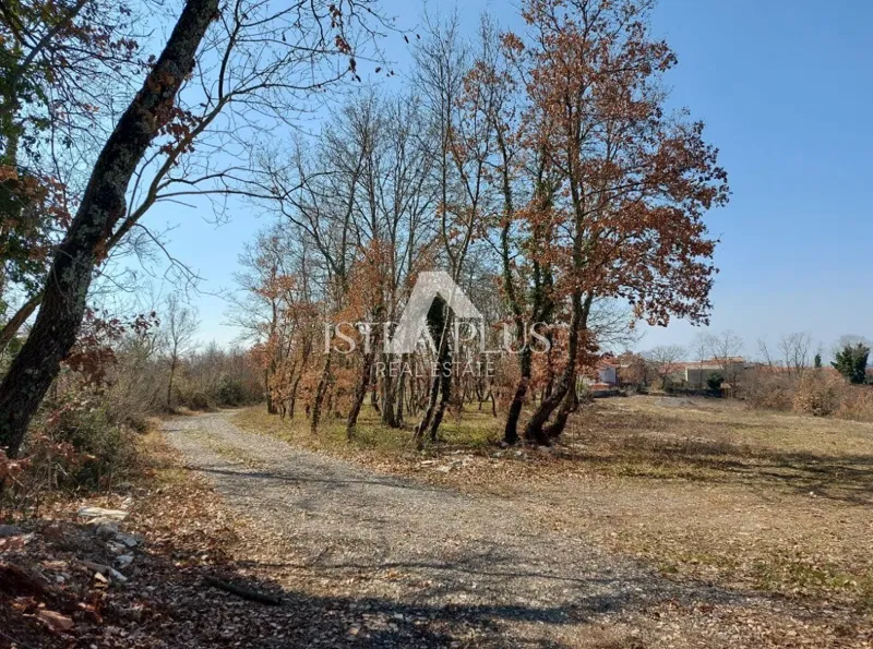 Building + agricultural land in the vicinity of Lovreč – 3