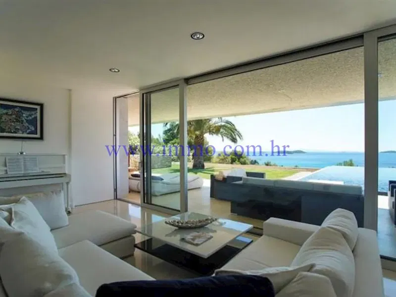 FANTASTIC LUXURY VILLA WITH PANORAMIC SEA VIEW – 3