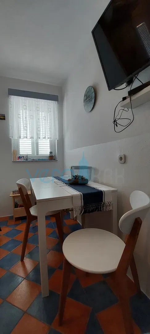 Malinska, periferia, appartamento di 28 m2 al piano terra con balcone coperto, vista, in vendita – 3