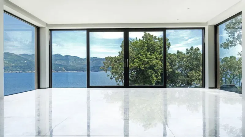 Attractive villa with pool, first row to the sea – 3