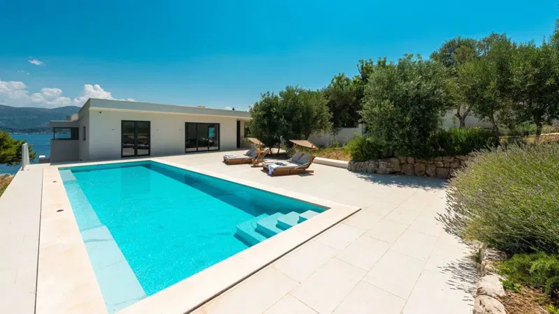 Unique luxury villa, first row to the sea – 3