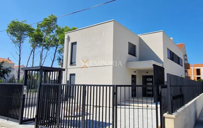 Appartamento / Casa bifamiliare con piscina – Privlaka, 126,20 m2, a 60 m dal mare – 3