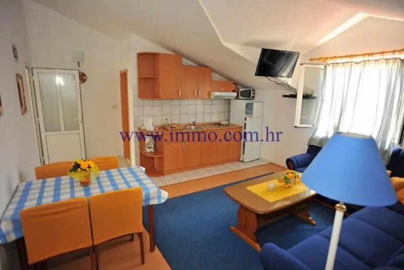 BRAČ ISLAND, VILLA WITH SIX APARTMENTS, 70 M FROM THE SEA – 3