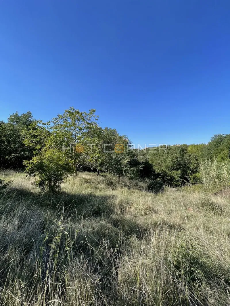 Terreno edificabile a Pola, 72 €/m2 – 2