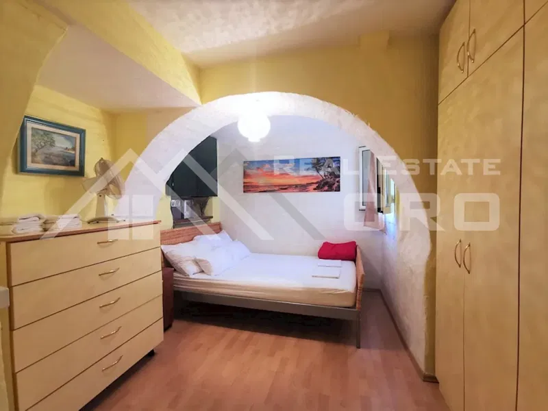 Immobili Trogir - Appartamento duplex arredato con terrazza sul tetto, nel centro di Trogir, in vendita – 3