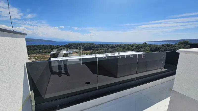 APPARTAMENTO SU DUE PIANI CON PISCINA E VISTA MARE – 2