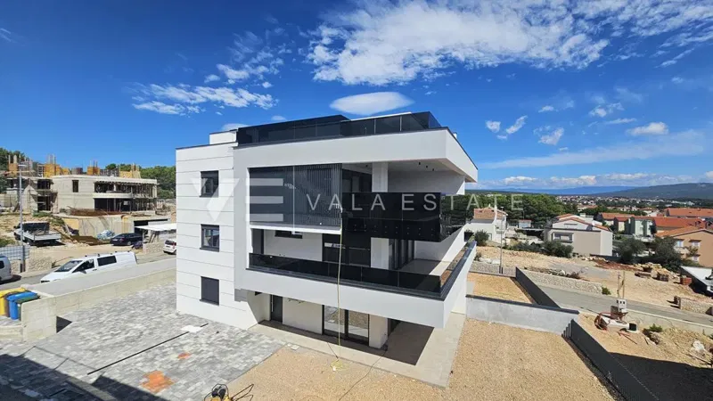 APPARTAMENTO SU DUE PIANI CON PISCINA E VISTA MARE – 3