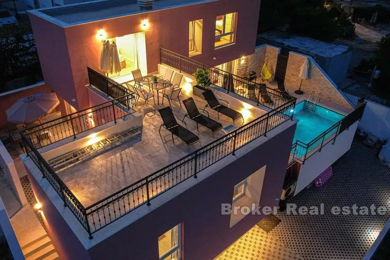 House with pool and sea view – 2