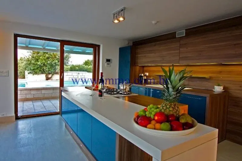 NEW LUXURY VILLA WITH POOL AND PANORAMIC VIEW – 2