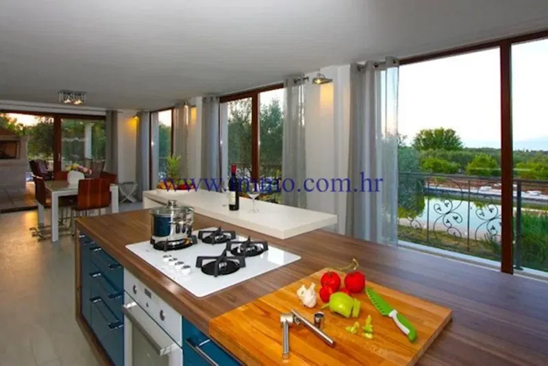 NEW LUXURY VILLA WITH POOL AND PANORAMIC VIEW – 3